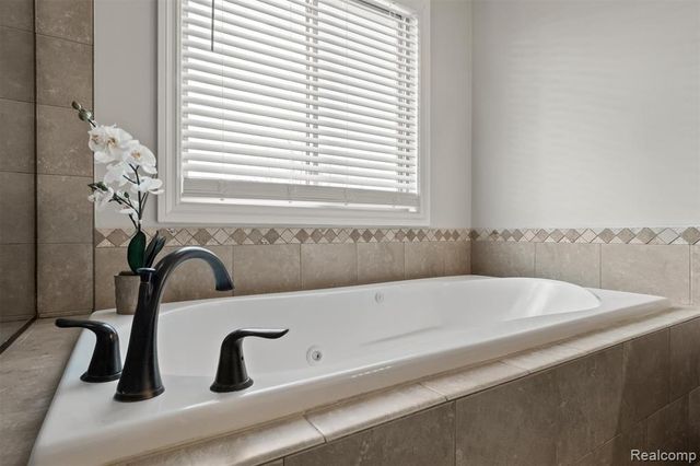 16348 Via Montella, Macomb, MI 48042