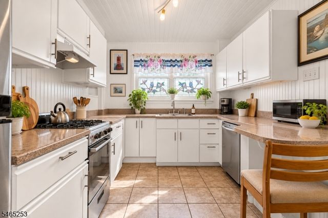 62 Riggs Pl, South Orange Village Twp., NJ 07079