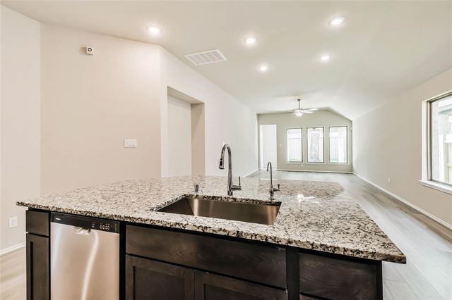 558 Sand Branch, Conroe, TX 77304