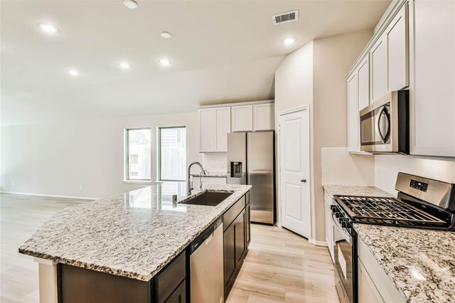 558 Sand Branch, Conroe, TX 77304