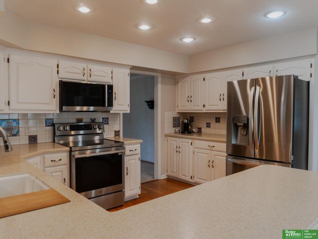 823 N 149 Street, Omaha, NE 68154