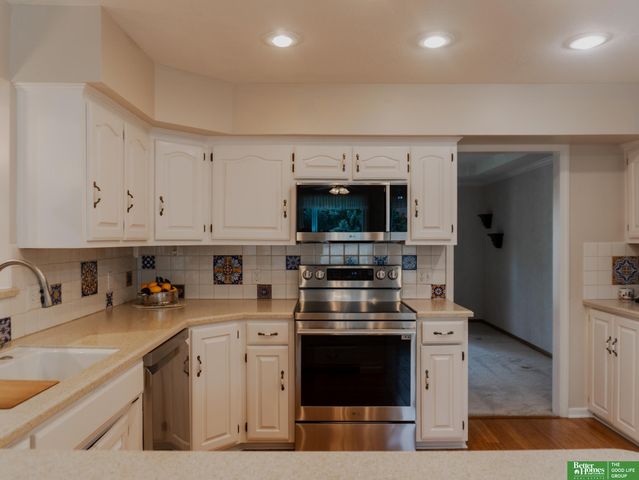 823 N 149 Street, Omaha, NE 68154