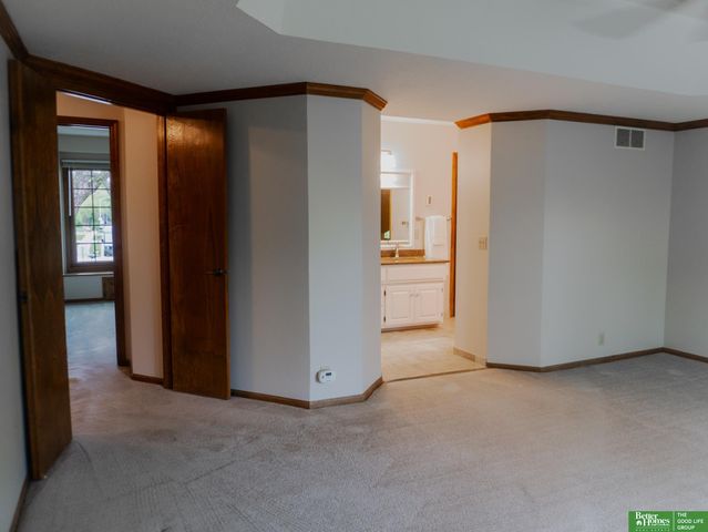 823 N 149 Street, Omaha, NE 68154