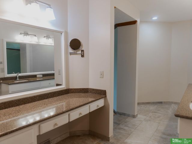 823 N 149 Street, Omaha, NE 68154