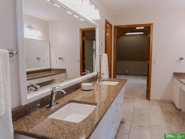823 N 149 Street, Omaha, NE 68154