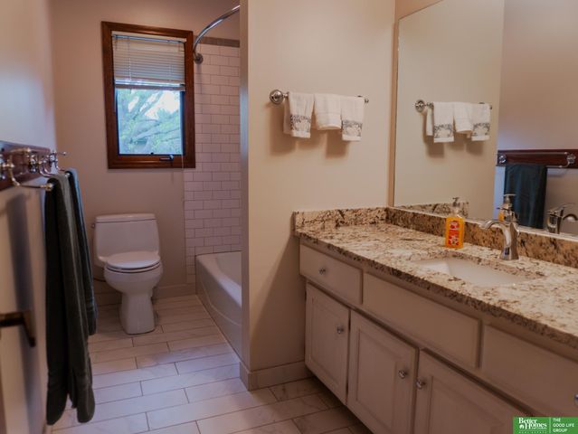 823 N 149 Street, Omaha, NE 68154