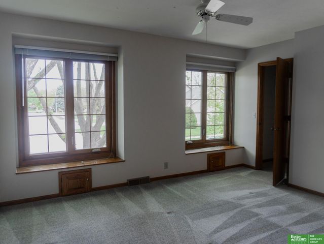 823 N 149 Street, Omaha, NE 68154