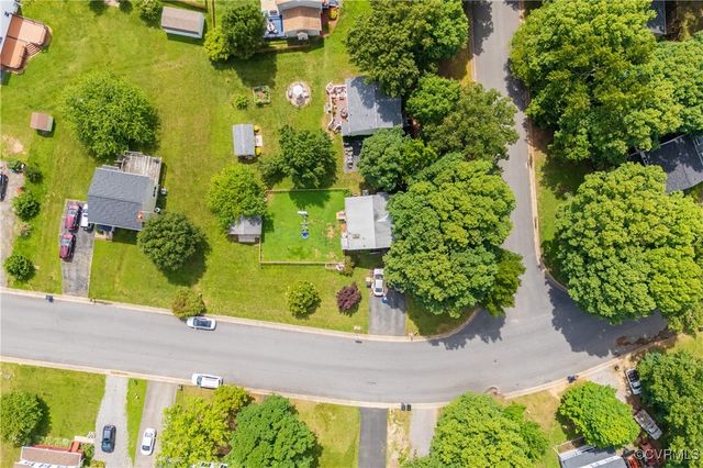 9220 Brocket Dr, Midlothian, VA 23112