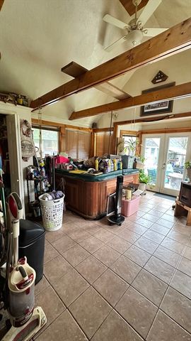 13 Collins St, Salisbury, MA 01952