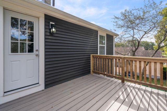 8 Strafford Rd 8, Westwood, MA 02090