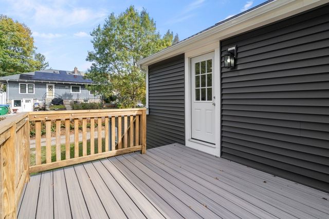 8 Strafford Rd 8, Westwood, MA 02090