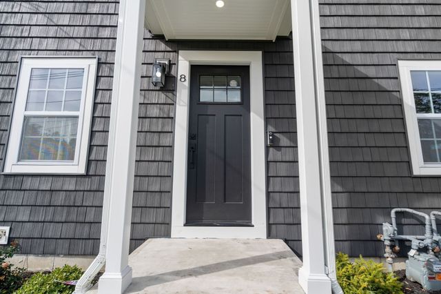 8 Strafford Rd 8, Westwood, MA 02090