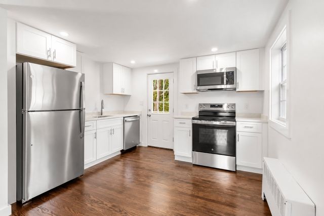 8 Strafford Rd 8, Westwood, MA 02090