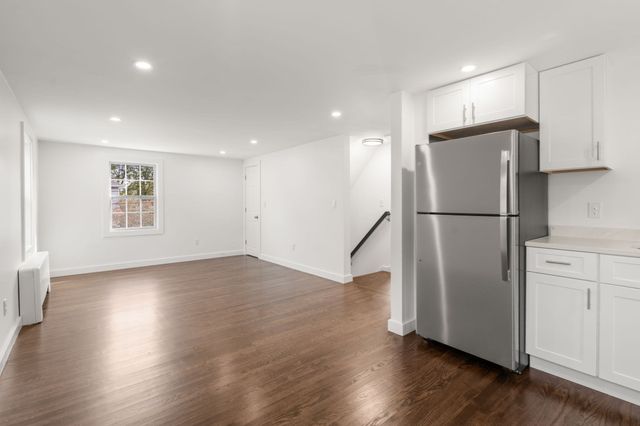 8 Strafford Rd 8, Westwood, MA 02090