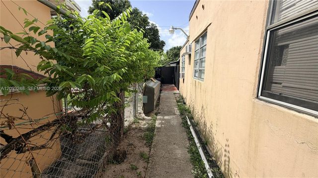236 E 14th Street, Hialeah, FL 33010