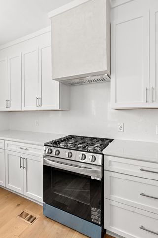 2 Henrietta Street, Charleston, SC 29403