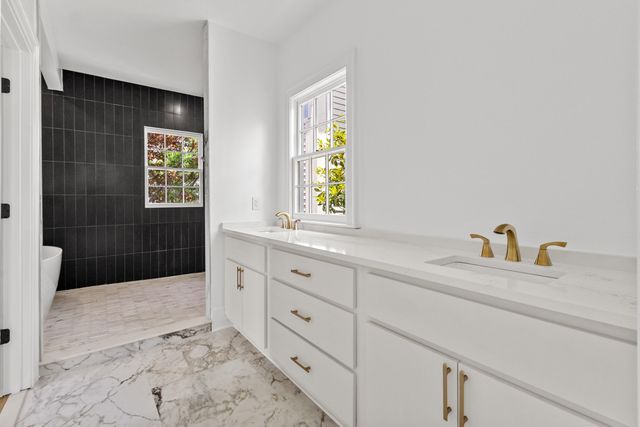 2 Henrietta Street, Charleston, SC 29403