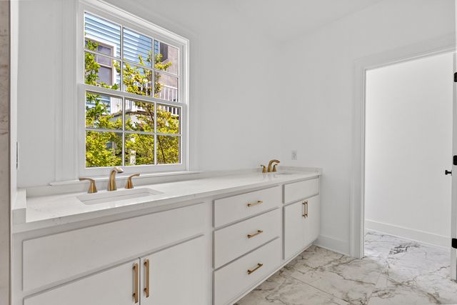 2 Henrietta Street, Charleston, SC 29403