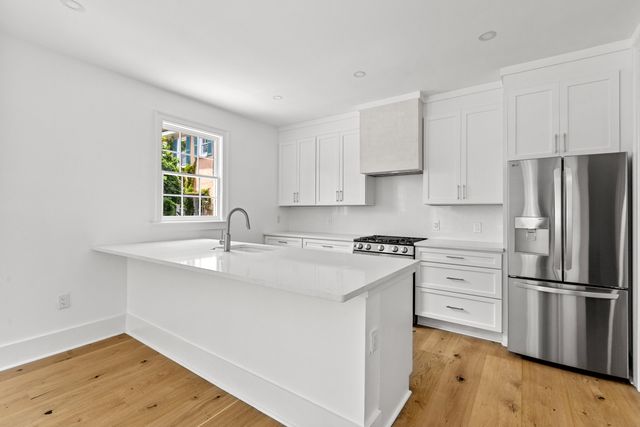 2 Henrietta Street, Charleston, SC 29403