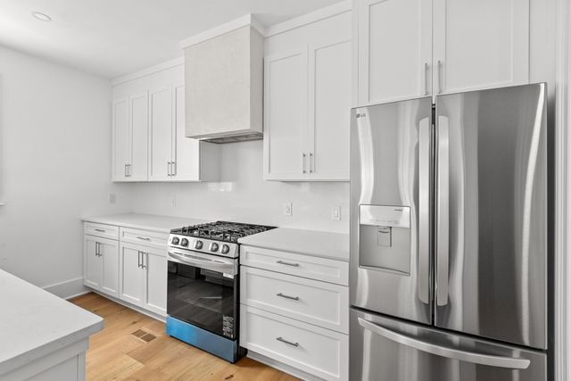 2 Henrietta Street, Charleston, SC 29403
