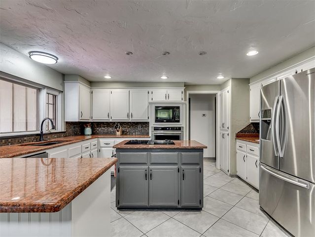 1909 N Mistletoe Lane, Edmond, OK 73034