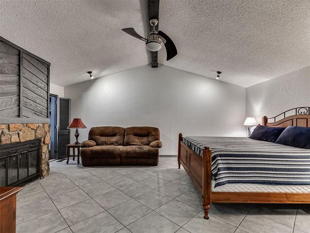 1909 N Mistletoe Lane, Edmond, OK 73034