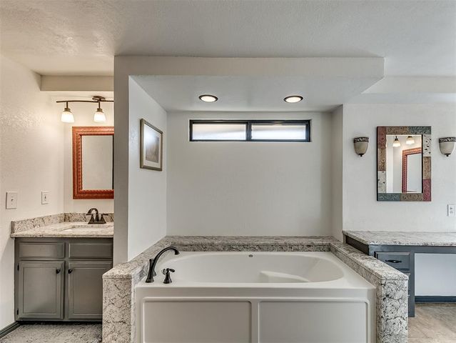 1909 N Mistletoe Lane, Edmond, OK 73034