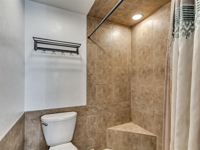 1909 N Mistletoe Lane, Edmond, OK 73034