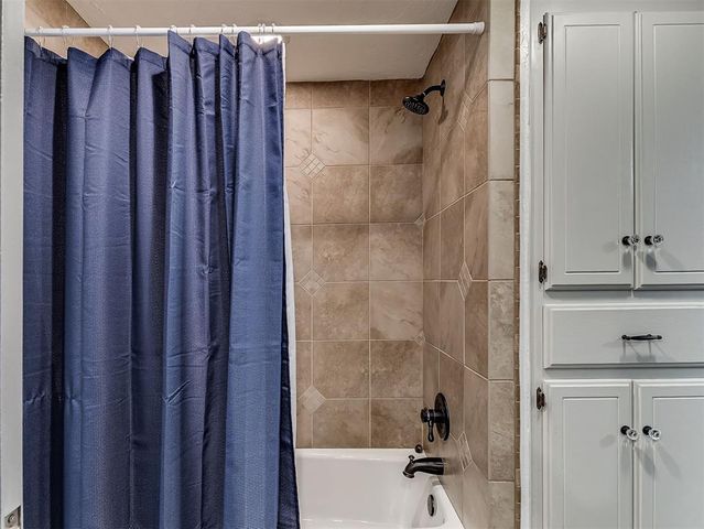 1909 N Mistletoe Lane, Edmond, OK 73034