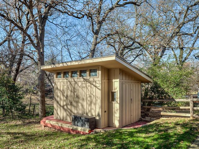 1909 N Mistletoe Lane, Edmond, OK 73034