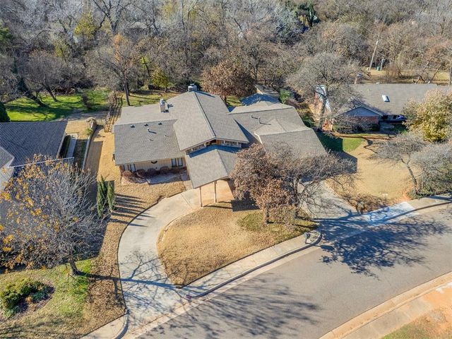 1909 N Mistletoe Lane, Edmond, OK 73034