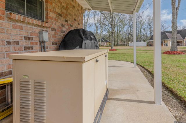 1745 E Nelson St, Gonzales, LA 70737