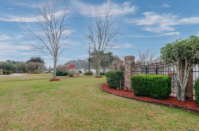 1745 E Nelson St, Gonzales, LA 70737