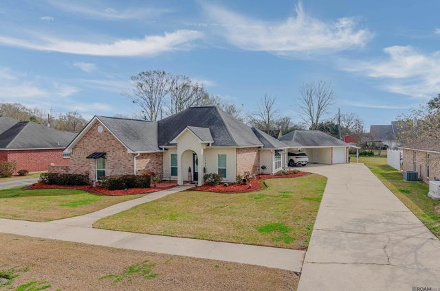 1745 E Nelson St, Gonzales, LA 70737