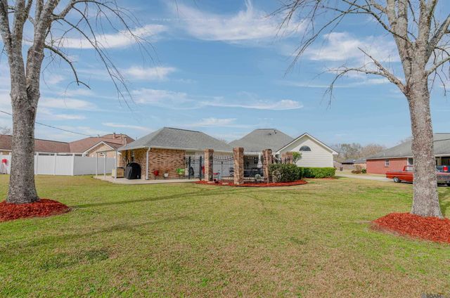 1745 E Nelson St, Gonzales, LA 70737