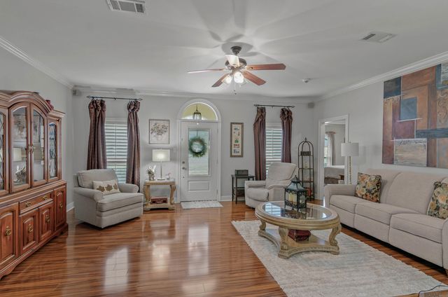 1745 E Nelson St, Gonzales, LA 70737