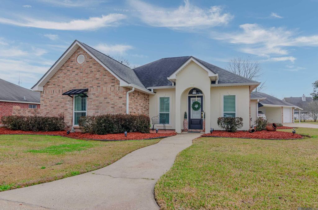 1745 E Nelson St, Gonzales, LA 70737