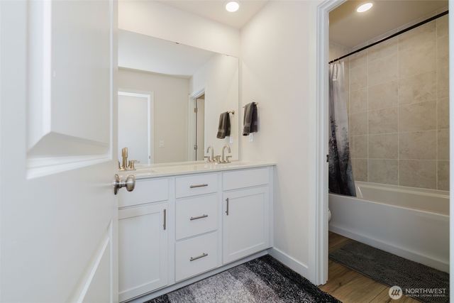 2092 NE Norseman Way, Poulsbo, WA 98370