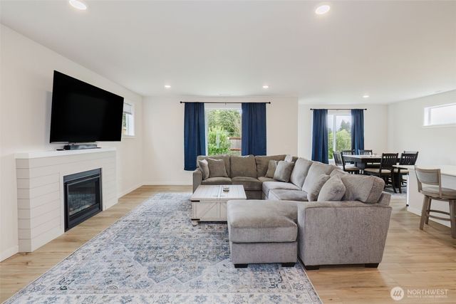 2092 NE Norseman Way, Poulsbo, WA 98370