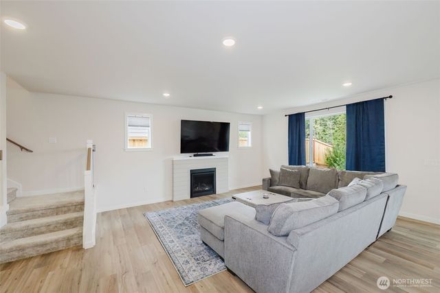 2092 NE Norseman Way, Poulsbo, WA 98370