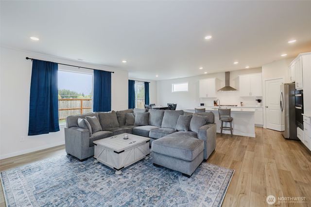 2092 NE Norseman Way, Poulsbo, WA 98370