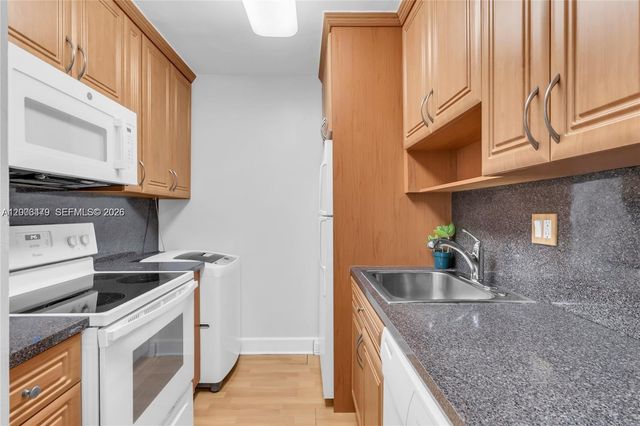 5055 NW 7th St 504, Miami, FL 33126