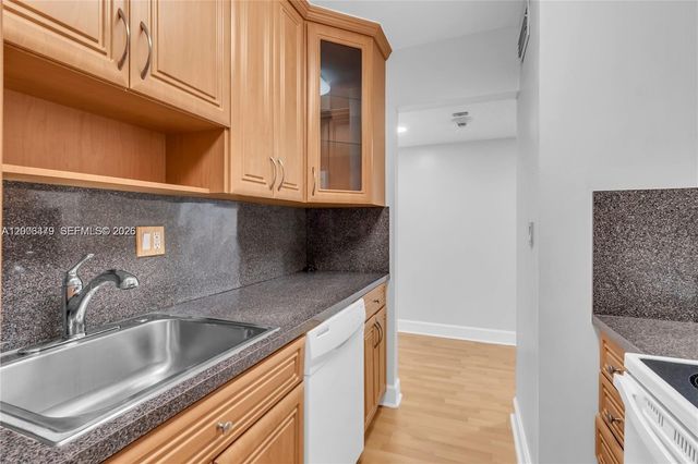 5055 NW 7th St 504, Miami, FL 33126