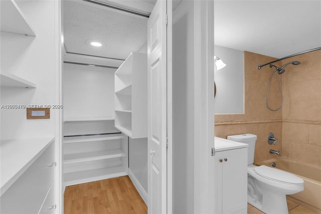 5055 NW 7th St 504, Miami, FL 33126