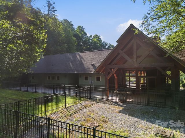 17 Sunny Morning Court, Hendersonville, NC 28792