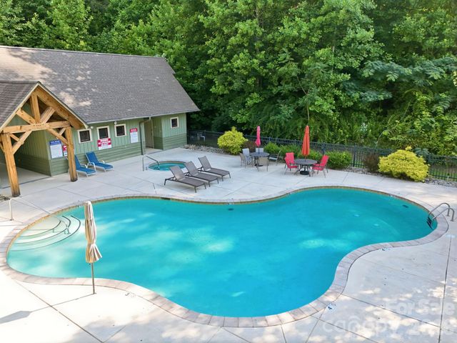 17 Sunny Morning Court, Hendersonville, NC 28792