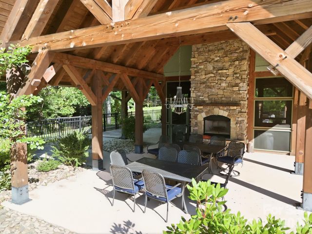 17 Sunny Morning Court, Hendersonville, NC 28792