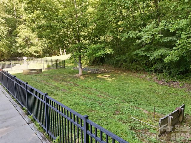 17 Sunny Morning Court, Hendersonville, NC 28792