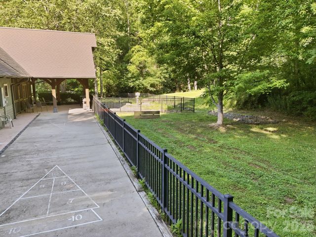 17 Sunny Morning Court, Hendersonville, NC 28792