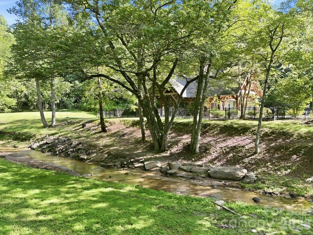 17 Sunny Morning Court, Hendersonville, NC 28792